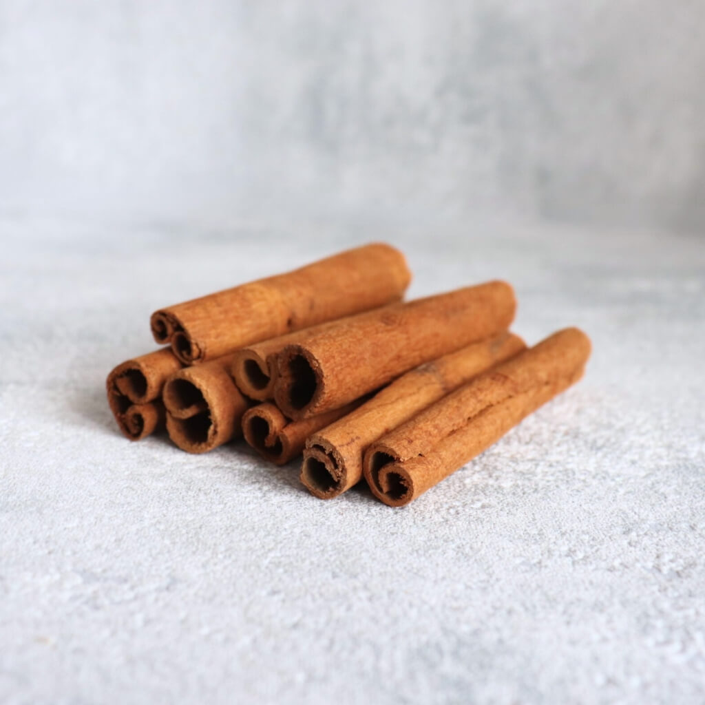 Dekorační skořice – 8 cm, přírodní prvek pro voňavé aranžmá, balení 8 ks